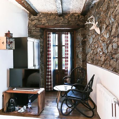 אנדורה לה ולה Hostal Cisco De Sans מראה חיצוני תמונה